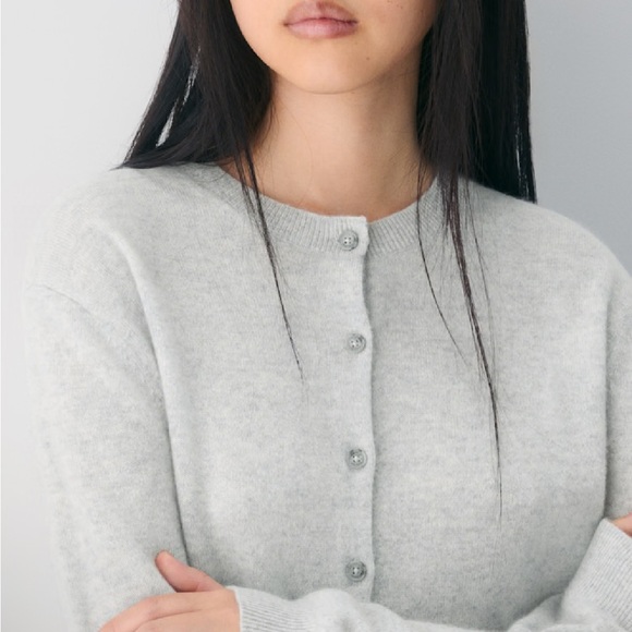 NWOT Aritzia 100% Bare Cashmere Crew Cardigan small - Picture 2 of 12